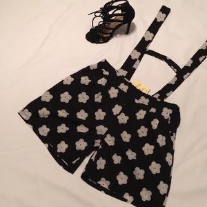 LF Urmoda Daisy short suspenders type